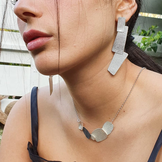 שרשרת כסף גיאומטרית בעיצוב מודרני