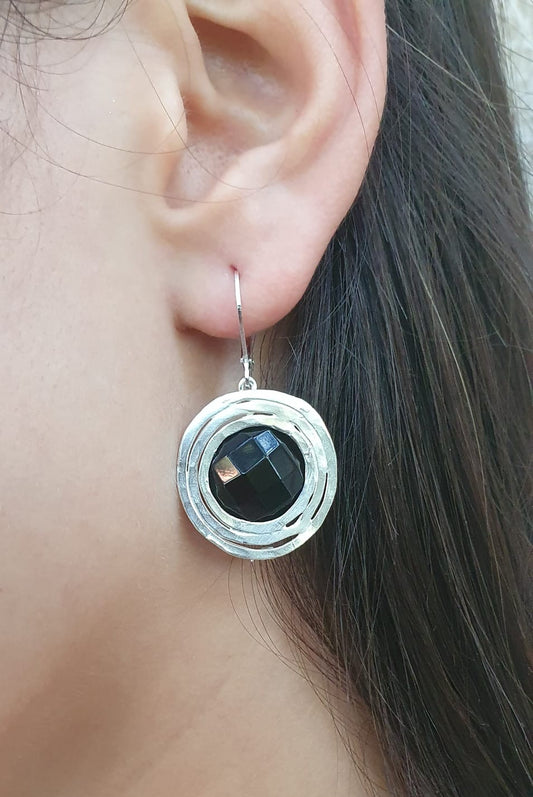 Elegant Earrings with Onix Stone