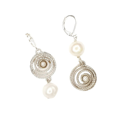 עגילי כסף מרוקעים עם פנינה פראית