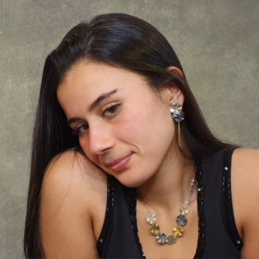 שרשרת גיאומטרית טרנדית בשלושה גוונים