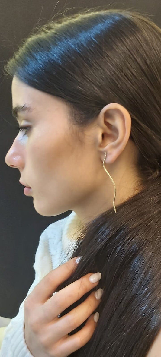 עגילי חוט פיסוליים בקימור עדין בציפוי זהב