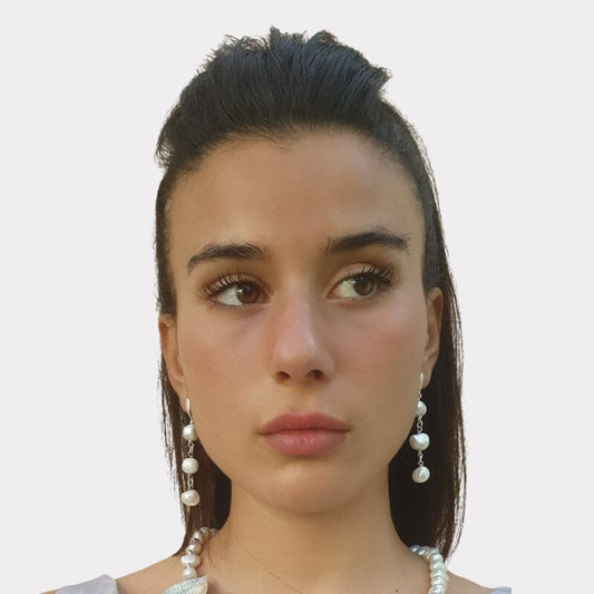 עגילי כסף קלאסיים בשילוב פנינים טבעיות