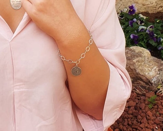 צמיד כסף סטרלינג עם תליון מטבע מושחר