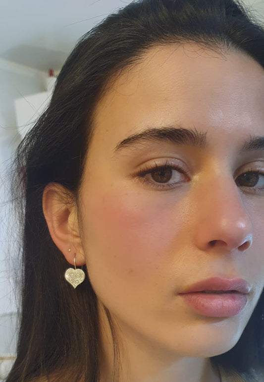 עגילי לב כסף בטקסטורת תחרה