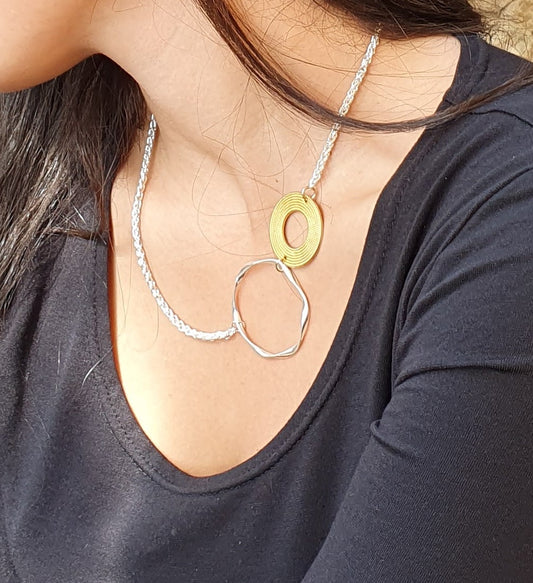 שרשרת כסף א-סימטרית בעיצוב אורבני