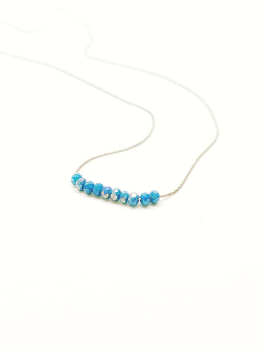 שרשרת כסף עם אבני קריסטל בגוון כחול בוהק