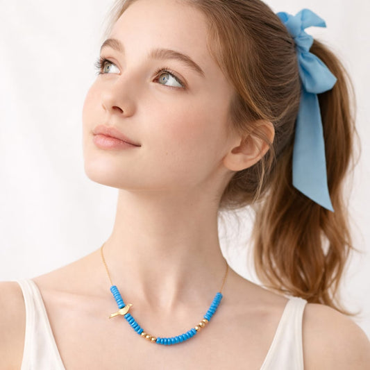 שרשרת לילדות עם אבני קריסטל כחולות וציפור גולדפילד