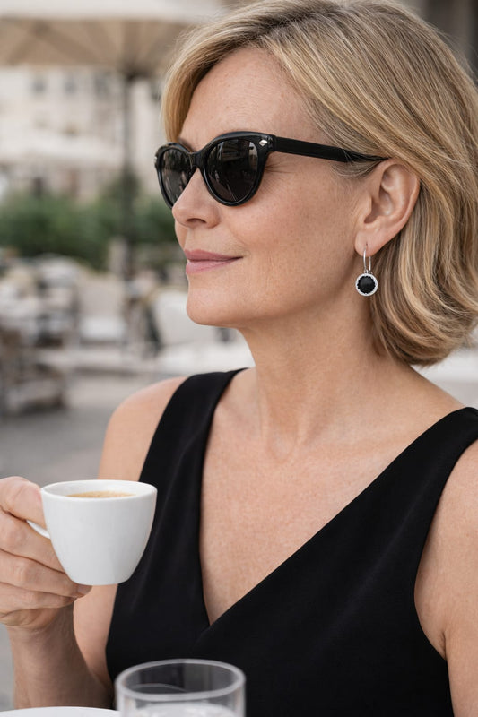 עגילי כסף משובצים באבן אוניקס שחורה