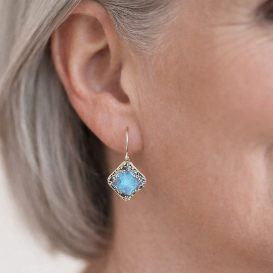 עגילי כסף משובצים באבן אופל