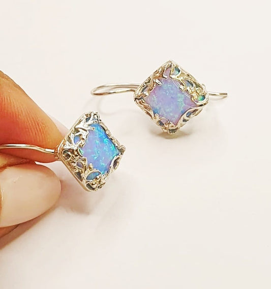 עגילי כסף משובצים באבן אופל