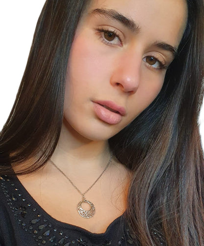 סט שרשרת ועגילים בעיצוב אורנמנטלי
