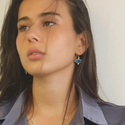 סט שרשרת ועגילים משובצי קוורץ כחול