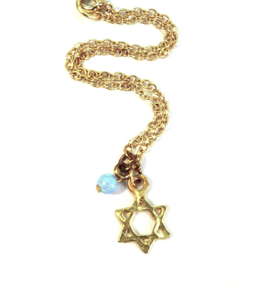 צמיד כסף מצופה זהב עם תליון מגן דוד ואבן קורל