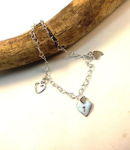 SALE Silver heart bracelet , Friendship bracelet, Small heart carm, Dainty bracelet, Heart charm, Bracelet with charm, Bracelet with heart