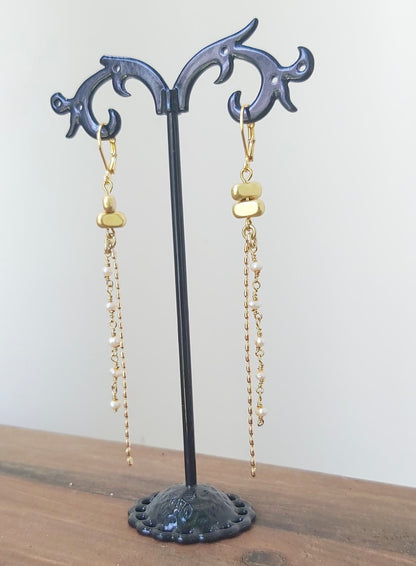 עגילי כסף ארוכים בשילוב אבני המטיט ופנינים בציפוי זהב