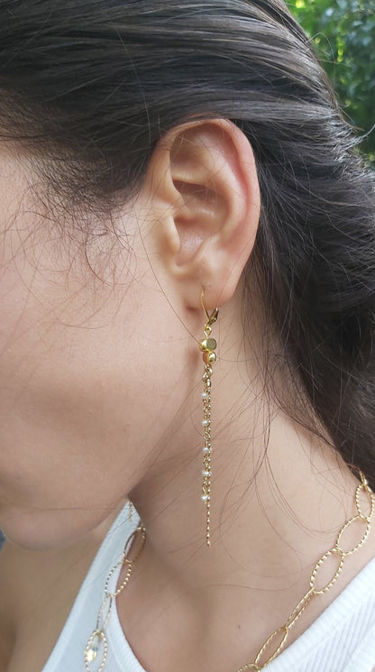 עגילי כסף ארוכים בשילוב אבני המטיט ופנינים בציפוי זהב