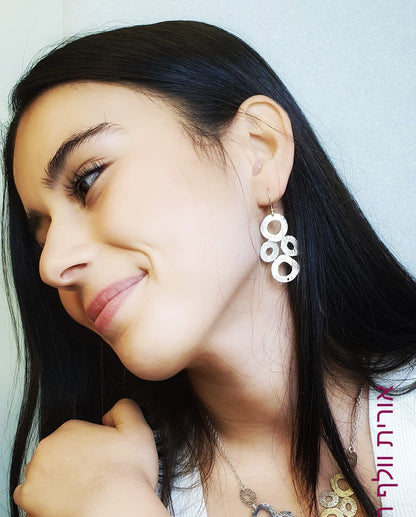 עגילי כסף גיאומטריים עם טקסטורה ייחודית