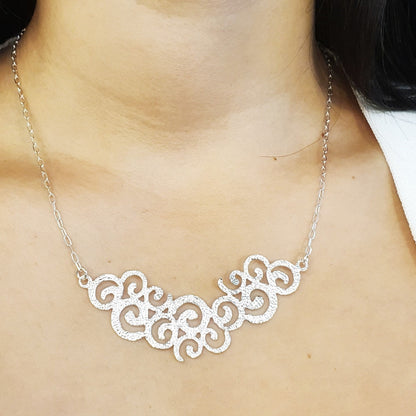 שרשרת כסף עם תליון אורנמנטלי מרוקע