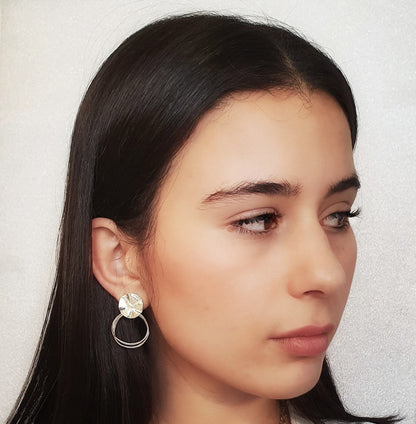 עגילי כסף מינימליסטיים עם טקסטורה ייחודית