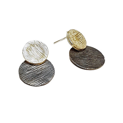 עגילי כסף גיאומטריים עם טקסטורה פראית