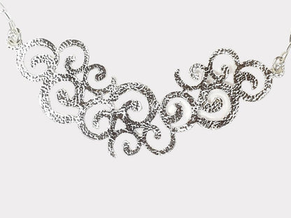 שרשרת כסף עם תליון אורנמנטלי מרוקע