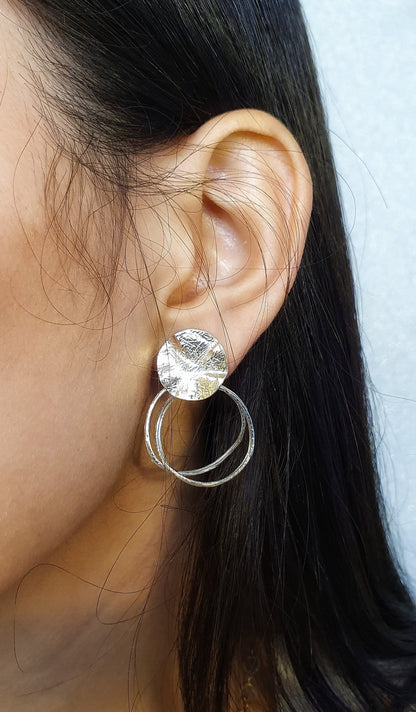 עגילי כסף מינימליסטיים עם טקסטורה ייחודית