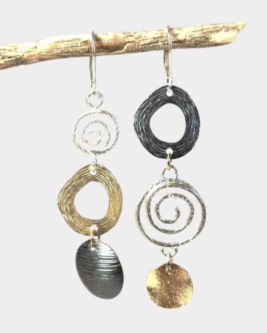 עגילי כסף אסימטריים מרוקעים, שילוב כסף וזהב