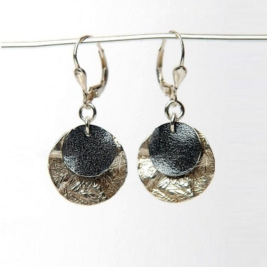 עגילי כסף גיאומטריים בשילוב כסף מושחר