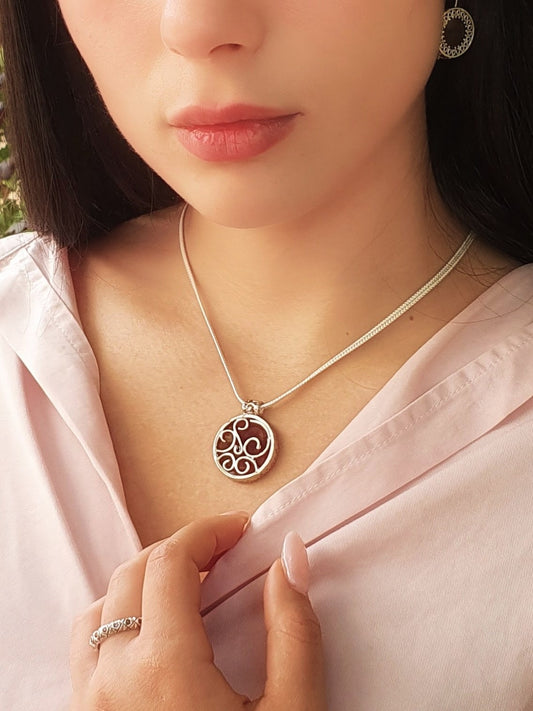 שרשרת אבן קרנליאן אלגנטית בעיצוב דו־צדדי