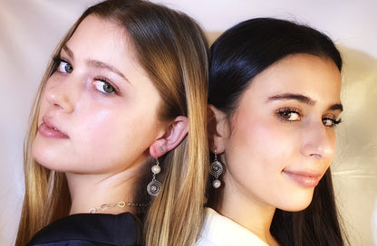 עגילי כסף מרוקעים עם פנינה פראית