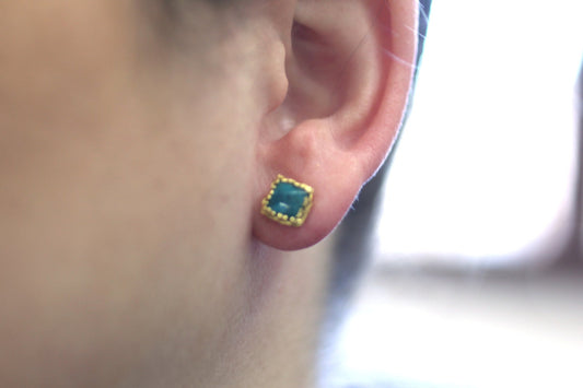 עגילי כסף סטרלינג בציפוי זהב עם אבן טורקיז