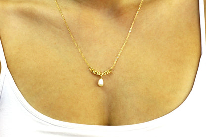 Tiny gold necklace, Pearl necklace, Gold pearl necklace, Smal necklace,Simple every day,love Pearl pendant, Bridal jewelry, Wedding jewelry,